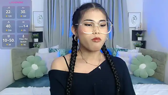 PrettyBlythes TS online show from October 27, 12:33 pm