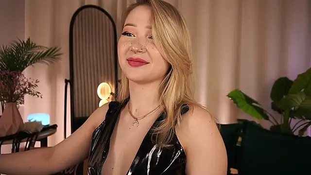 LauraWifeness online show from April 13, 8:04 am