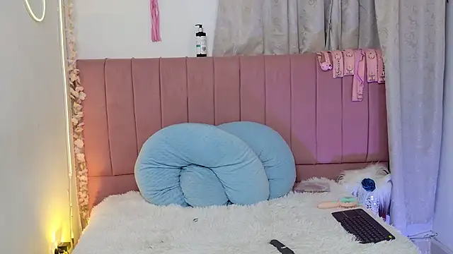 sukilove18 online show from September 26, 12:19 am