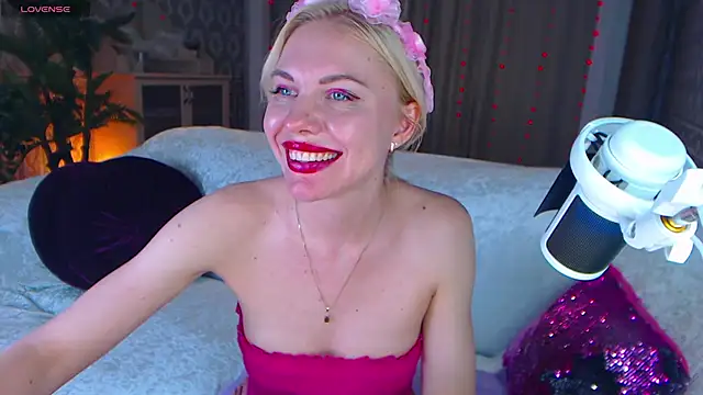 LiSinDoll online show from December 1, 7:23 am