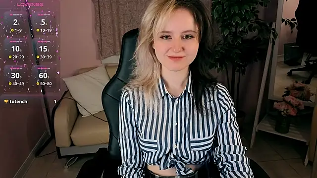 girl next doorr online show from July 18, 1:13 pm