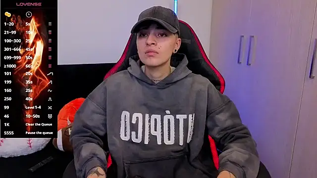 imlaiaaa online show from December 3, 11:51 pm