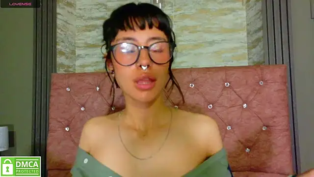 Snapshot of _mavis2 chatting on September 8, 7:57 pm mavis2 online show from September 8, 7:57 pm