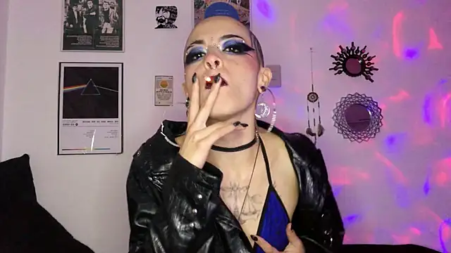 plutonbluemooon333 online show from February 1, 12:31 am