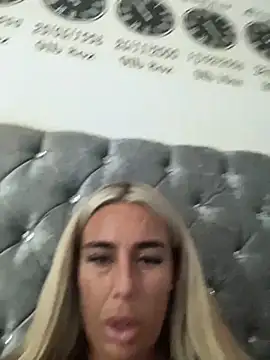 Snapshot of EllieMaeBaby chatting on September 17, 4:16 pm EllieMaeBaby online show from September 17, 4:16 pm