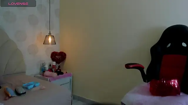 GIANAMILLER6 online show from February 17, 12:15 pm