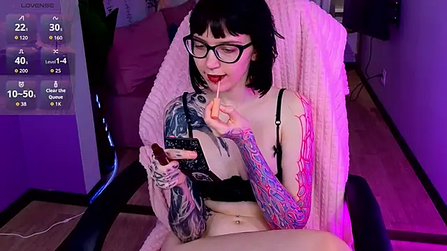 HazelTompson online show from July 30, 12:06 pm