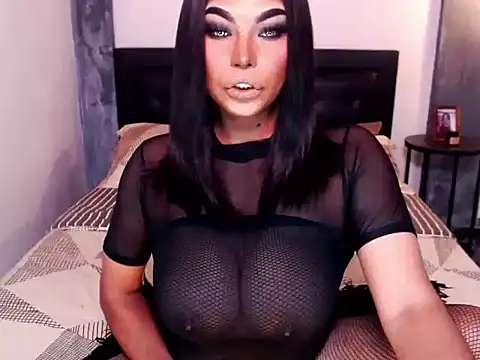 xTrixieMae online show from March 27, 12:45 am