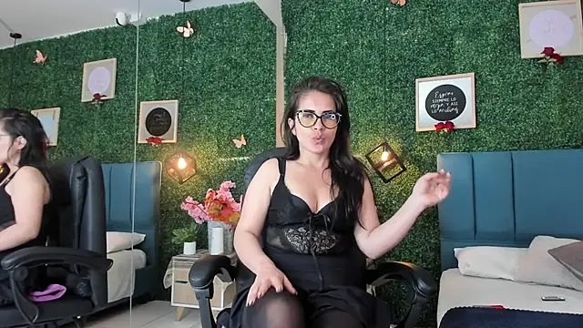 Snapshot of Linagh_ chatting on October 9, 11:36 am Linagh online show from October 9, 11:36 am