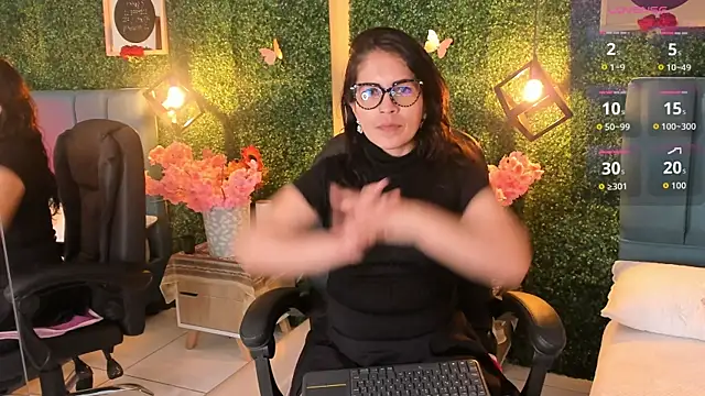 Snapshot of Linagh_ chatting on September 15, 12:46 pm Linagh online show from September 15, 12:46 pm