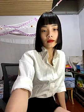 Snapshot of andymi1 chatting on October 7, 3:33 am andymi1 online show from October 7, 3:33 am