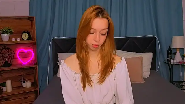 Lori Williams online show from February 12, 1:18 am