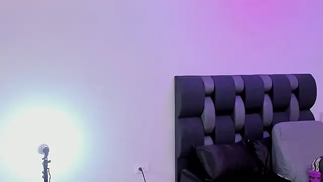 maily zanss online show from April 8, 8:22 pm