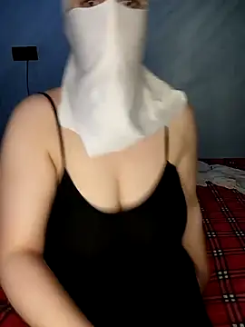 Lamia Queen  online show from October 31, 2:21 pm