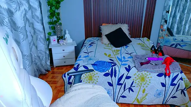 kataleya 29 online show from May 14, 8:25 pm