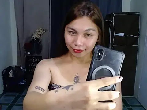 Snapshot of Urslut_zamara chatting on October 20, 10:29 am Urslut zamara online show from October 20, 10:29 am
