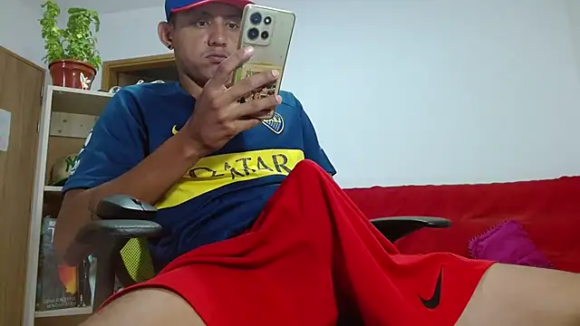 Snapshot of skinny23cm chatting on October 21, 12:20 pm skinny23cm online show from October 21, 12:20 pm