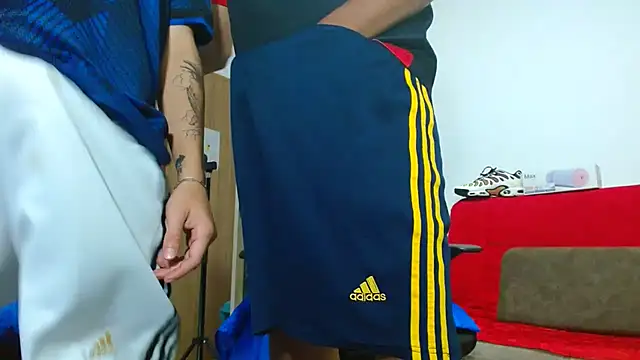 Snapshot of skinny23cm chatting on October 1, 11:26 am skinny23cm online show from October 1, 11:26 am