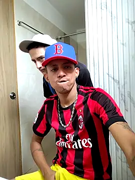 Snapshot of skinny23cm chatting on October 16, 2:52 pm skinny23cm online show from October 16, 2:52 pm