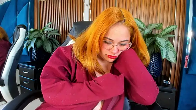 Snapshot of sara-lopez1 chatting on October 24, 2:24 pm sara-lopez1 online show from October 24, 2:24 pm