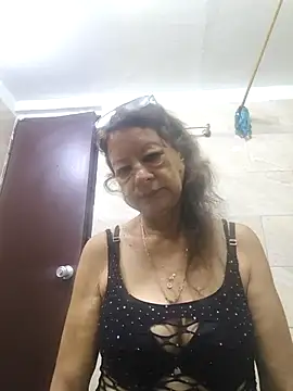 Snapshot of MaryeLunna chatting on October 14, 11:02 am MaryeLunna online show from October 14, 11:02 am
