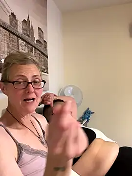 Curvy-Jinx online show from November 11, 9:23 pm