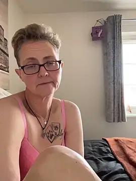 Curvy-Jinx online show from February 4, 9:12 am