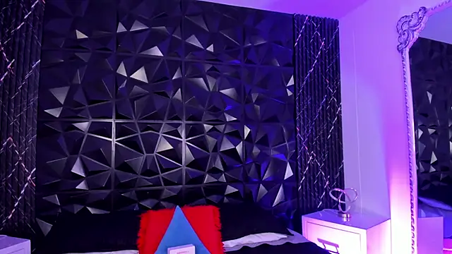 katierouge  online show from November 7, 6:08 am