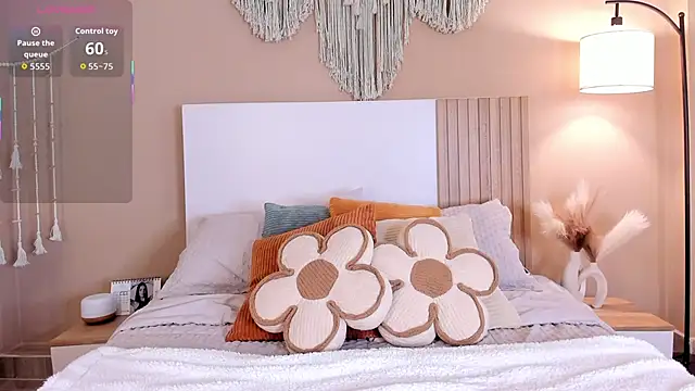 Camila Bustamante online show from April 6, 1:56 pm