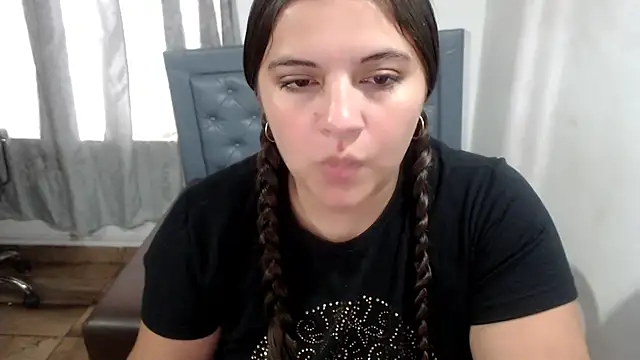 sarah aguilar online show from May 21, 3:43 pm