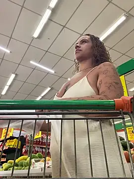 Chloe Leaozinho online show from February 3, 2:00 pm