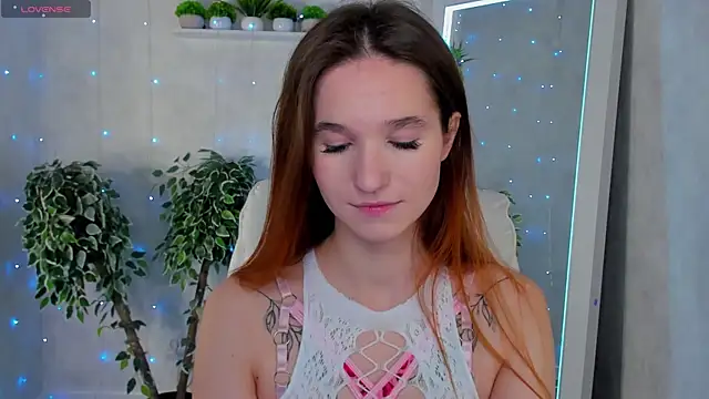 Snapshot of Eva_Hollowey chatting on October 20, 9:34 am Eva Hollowey online show from October 20, 9:34 am