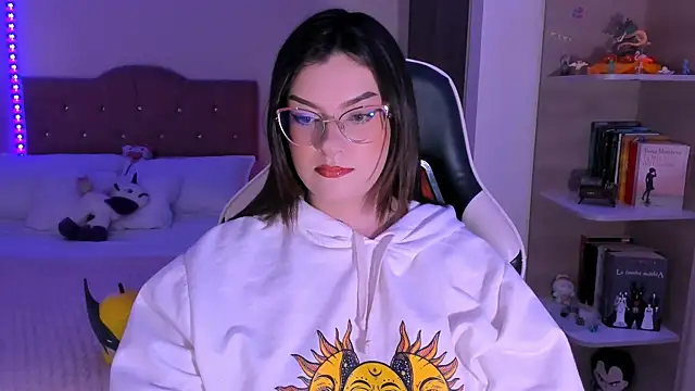 OphelianaRose33 online show from December 18, 9:52 pm