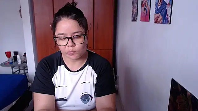 Snapshot of saenz_eymi chatting on October 25, 9:43 pm saenz eymi online show from October 25, 9:43 pm