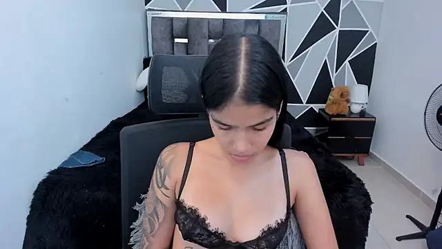 valeria-duarte online show from May 15, 1:36 pm