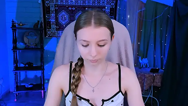 JulieDaniel online show from July 22, 11:11 am