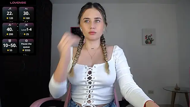 Snapshot of Veronika__Winslow_ chatting on September 11, 4:46 am Veronika Winslow online show from September 11, 4:46 am