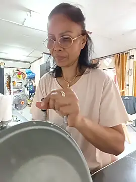Mama Eva 1 online show from July 17, 12:37 am