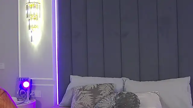 MarilynNova online show from September 18, 4:22 am