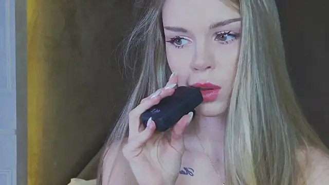 MarilynNova online show from June 26, 6:36 am