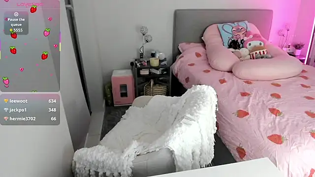 jjulietterose online show from September 27, 8:05 pm