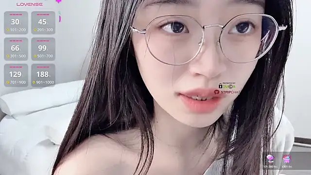 Lgsander  online show from December 17, 2:49 am