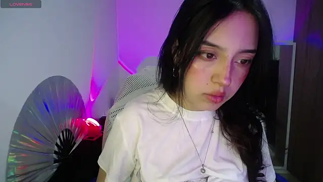 Snapshot of immisssilver chatting on October 8, 2:05 am immisssilver online show from October 8, 2:05 am