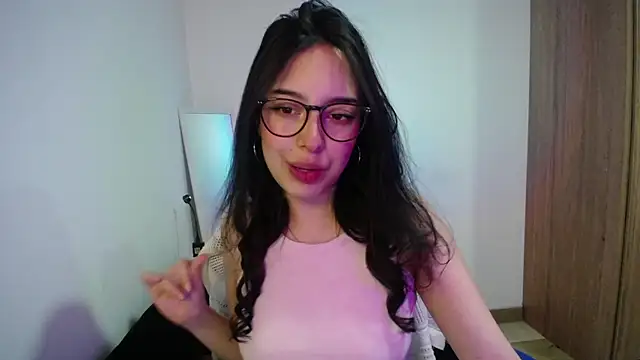 Snapshot of immisssilver chatting on September 19, 1:37 am immisssilver online show from September 19, 1:37 am