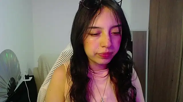 Snapshot of immisssilver chatting on October 1, 2:27 am immisssilver online show from October 1, 2:27 am