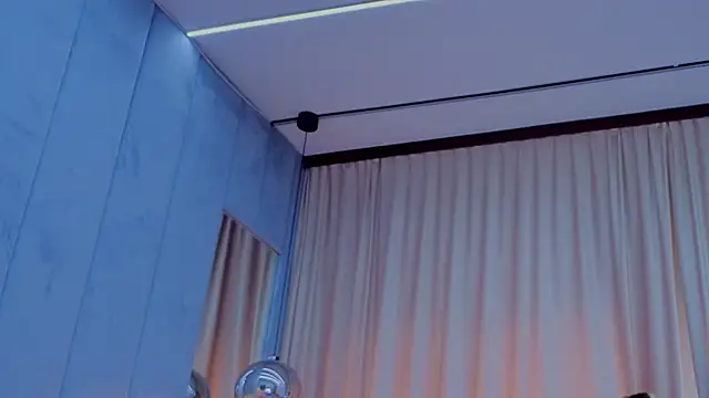 Reina Cummings online show from November 14, 7:30 am