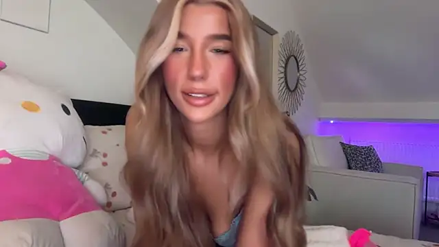 KENNIEXROSE online show from December 17, 10:25 pm