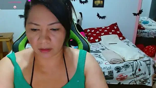 Snapshot of hiilarybrown chatting on October 12, 11:18 pm hiilarybrown online show from October 12, 11:18 pm