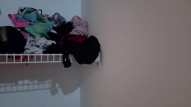 ValeriGallardo17 online show from September 9, 9:25 pm