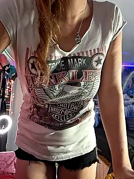 PeachyAriel online show from March 7, 5:03 am